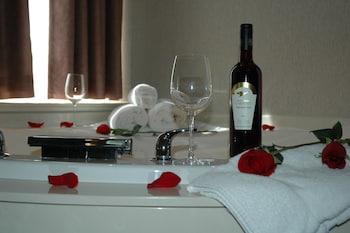 Standard Room, 1 King Bed, Jetted Tub, Tower
