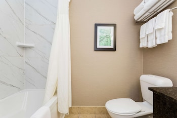 Standard Room, 2 Queen Beds, Non Smoking, Ground Floor (Pet Friendly)