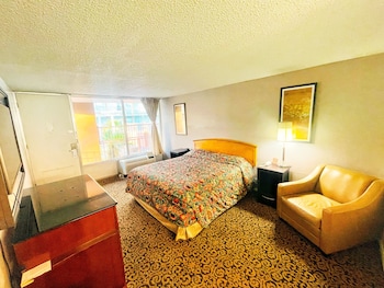 Standard Room, 1 Queen Bed