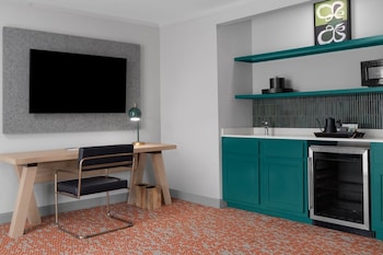 Executive Suite, River View