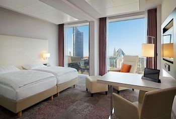 Premium Room (upper floors, Augustusplatz View)