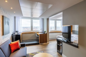 Suite (NYX Triple)