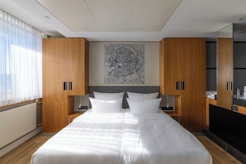Suite (NYX Triple)