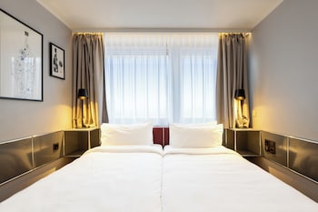 Room (Space)