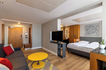 Suite (NYX Triple)