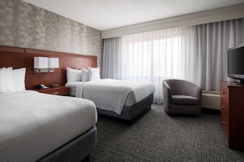 Room, 2 Queen Beds, Accessible (Balcony Pool View)