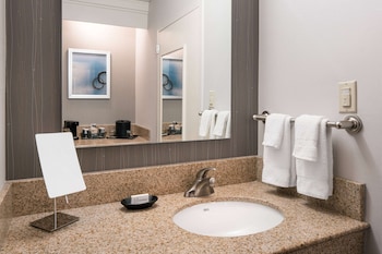 Superior Suite, 1 King Bed with Sofa bed (Balcony Poolview)