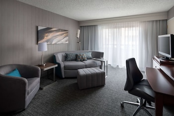 Superior Suite, 1 King Bed with Sofa bed (Balcony Poolview)
