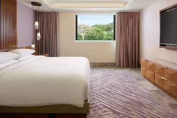 3 Bedroom Ilikai Penthouse, Ocean View (2 Kings and 2 Queens)