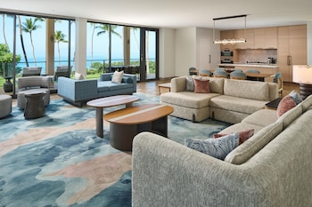 4 Bedroom Villa, Oceanfront (3 King and 1 Queen Bed)