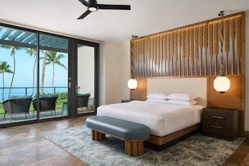 4 Bedroom Villa, Oceanfront (3 King and 1 Queen Bed)