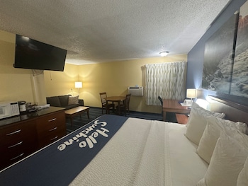 Studio Suite, 1 King Bed, Non Smoking