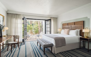 Room, 1 King Bed, Courtyard Area