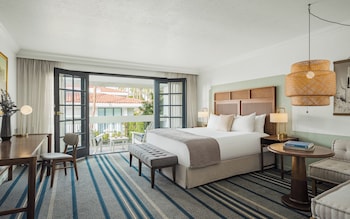 Room, 1 King Bed, Courtyard Area