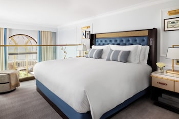 Executive Loft (Suite, Multi-Level)