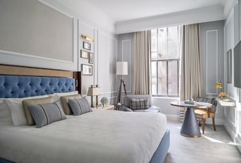 Executive Room, 1 King Bed with Sofa bed (Accessible)