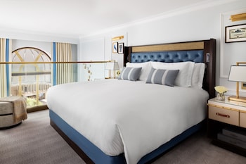 Executive Loft (Suite, Multi-Level)