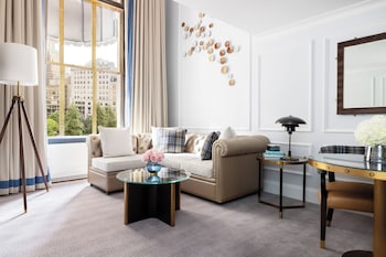 Executive Loft (Suite, Multi-Level)
