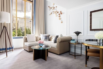 Executive Loft (Suite, Multi-Level)