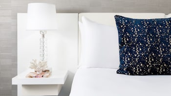 Trendy Room, 1 King Bed, Bayview