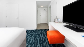 Trendy Room, 1 King Bed, Bayview