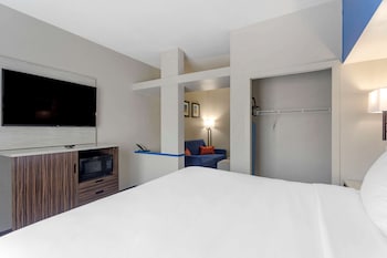 Suite, 1 King Bed, Non Smoking