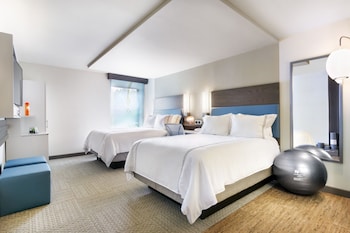 Standard Room, 2 Double Beds, Accessible Bathtub (Communications)