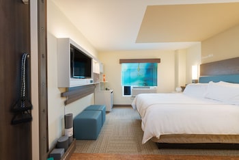 Standard Room, 1 King Bed, Accessible (Communications)