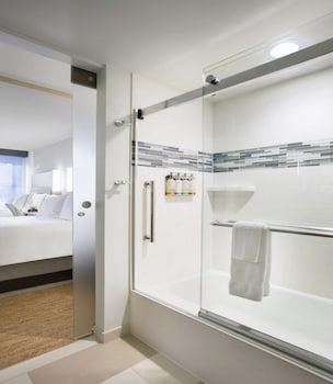 Room, 1 Double Bed (Wellness, Glass Enclosed Shower)