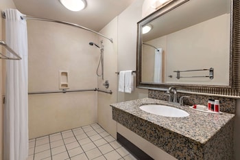 Room, 2 Double Beds, Non Smoking (Mobility,Roll-In shower)