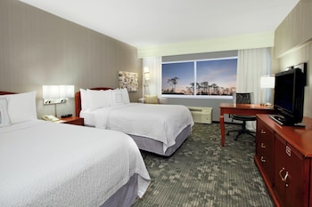 Room, 2 Queen Beds, Hearing Accessible (Roll-in Shower)