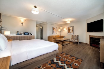 Suite, 1 King Bed, Fireplace, Mountain View (Tower 1)