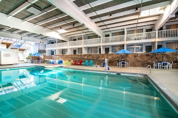Standard Room, 2 Queen Beds, Pool View, Ground Floor