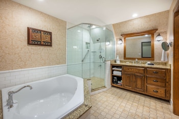 Suite, 1 King Bed, Non Smoking, Jetted Tub (Larger Room)