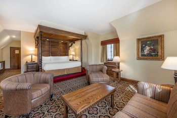 Suite, 1 King Bed, Non Smoking, Jetted Tub (Larger Room)