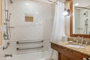 Standard Room, 1 King Bed, Accessible, Bathtub