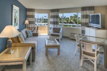 Suite, 1 King Bed with Sofa bed, Refrigerator & Microwave, Bay View