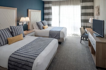 Standard Room, 2 Queen Beds, Patio, Ground Floor