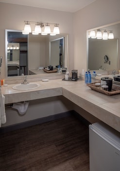 Standard Room, 1 King Bed, Accessible, Marina View