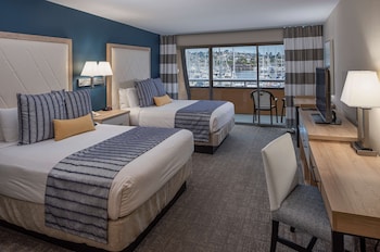 Standard Room, 2 Queen Beds, Balcony, Marina View