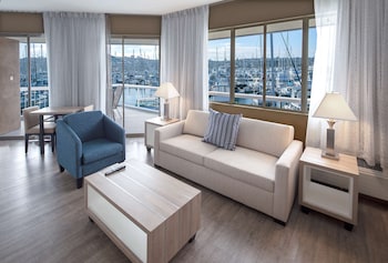 Studio Suite, 1 King Bed with Sofa bed, Refrigerator & Microwave, Marina View