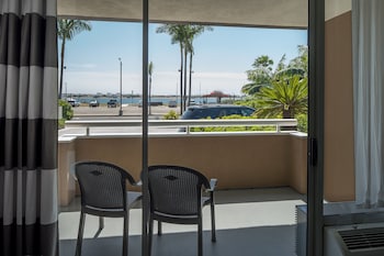 Standard Room, 1 King Bed, Accessible, Ground Floor