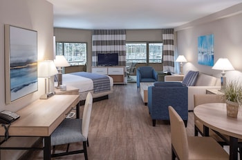 Executive Studio Suite, 1 King Bed with Sofa bed, Balcony, Marina View
