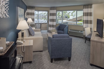Suite, 1 King Bed with Sofa bed, Refrigerator & Microwave, Bay View