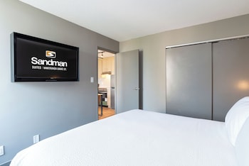 Suite, 1 King Bed with Sofa bed, Kitchen, City View (W/D, Balcony)