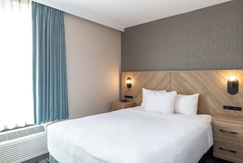 Standard Suite, 1 Queen Bed with Sofa bed, Kitchen (W/D, Balcony)
