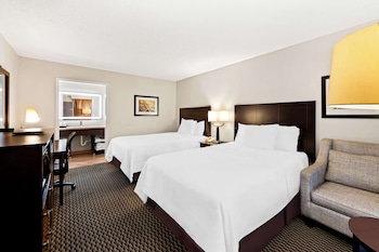 Standard Room, 2 Double Beds, Refrigerator & Microwave, Pool View