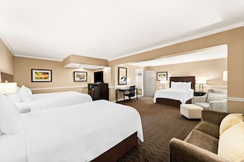 Family Suite, 1 King Bed, Refrigerator & Microwave, Pool View