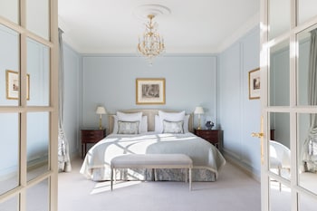Deluxe Suite with Balcony