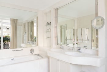 Junior Suite with Balcony